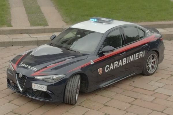 Alfa Romeo Giulia quadrifoglio carabinieri